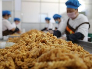 911 制品厂麻花果冻制作过程：以优质原材料制作而成，口感爽滑，味道香醇